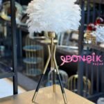 3 Ayaklı Tüylü Abajur Beyaz