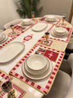 26 PARÇA ** KIRMIZI ŞERİTLİ  **PORSELEN  YEMEK TAKIMI.. - Görsel 2