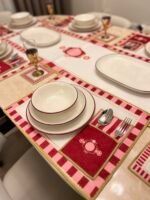 26 PARÇA ** KIRMIZI ŞERİTLİ  **PORSELEN  YEMEK TAKIMI..