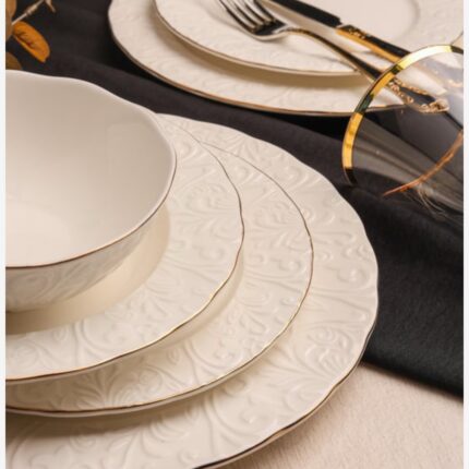 26 PARÇA  PORSELEN YEMEK TAKIMI..