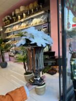 AYAKLI FÜME ÇİZGİLİ CAM VAZO + 1 Demet Çiçek - Görsel 4