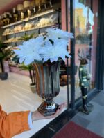 AYAKLI FÜME ÇİZGİLİ CAM VAZO + 1 Demet Çiçek