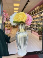 Beyaz Avangart Model Vazo (Çiçek Aranjman dahil değildir )