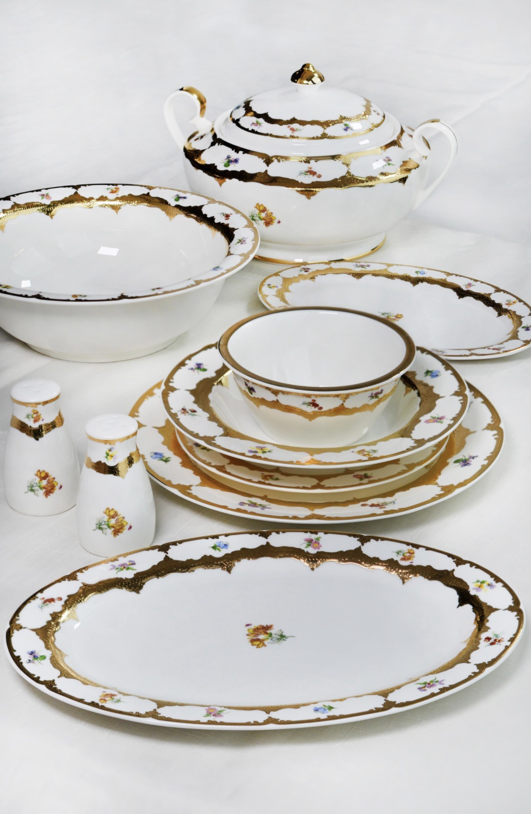 screenshot-119 ROYAL CHARME-MARGARET 60 PARÇA 24 K. ALTIN YEMEK TAKIMI - Görsel 1