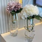 Gold Şeritli 2’Li Vazo ve 2 Arajman Çiçek