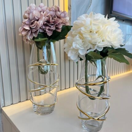 Gold Şeritli 2’Li Vazo ve 2 Arajman Çiçek